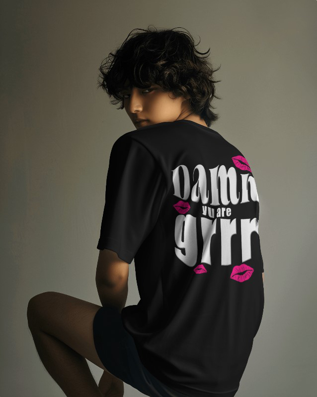 Damn yu are grrr! Lips Oversized Tee [UNISEX]
